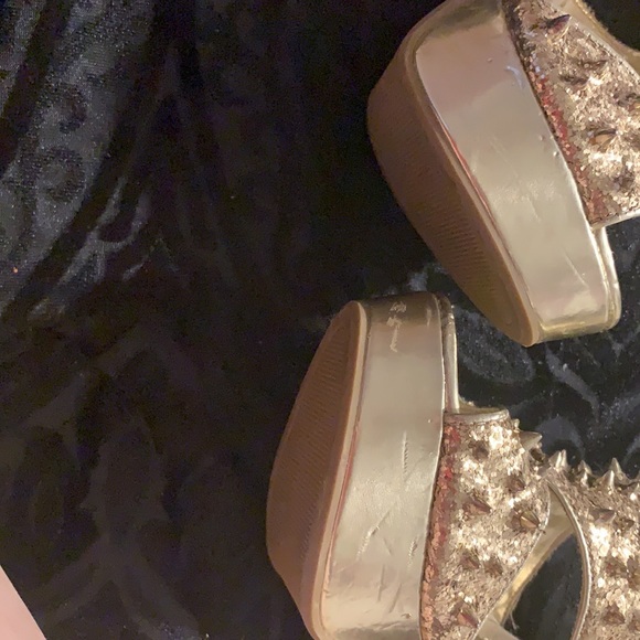 Spiky pumps - Picture 3 of 5